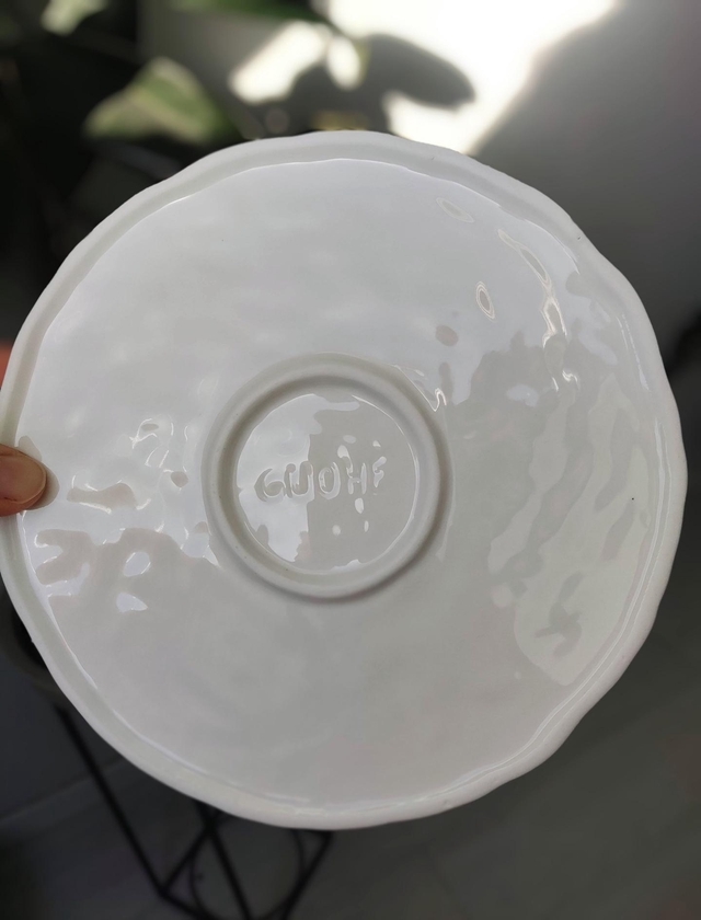 Tasse à café et assiette en porcelaine fraises