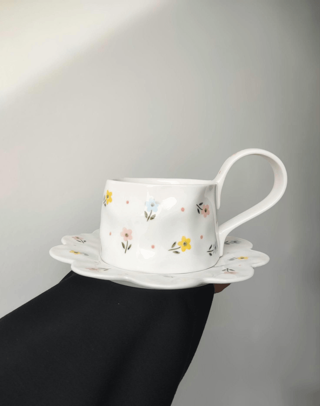 Tasse à café et soucoupe en céramique fleurs pastel