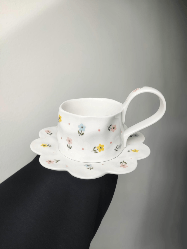 Tasse à café et soucoupe en céramique fleurs pastel