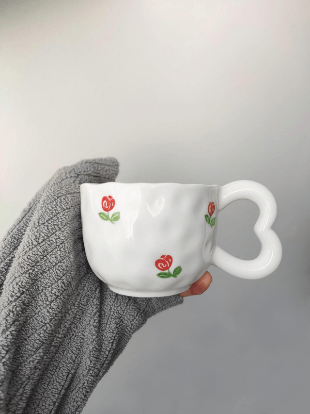 Tasse à café anse papillonet soucoupe fleurie en céramique