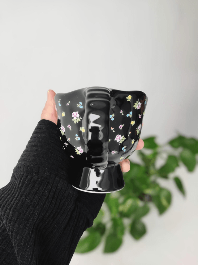 Mug en céramique style vintage noir fleurs