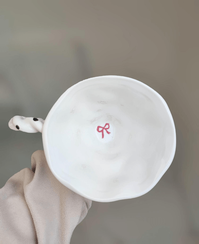 Mug en céramique noeuds rouges et pois noirs