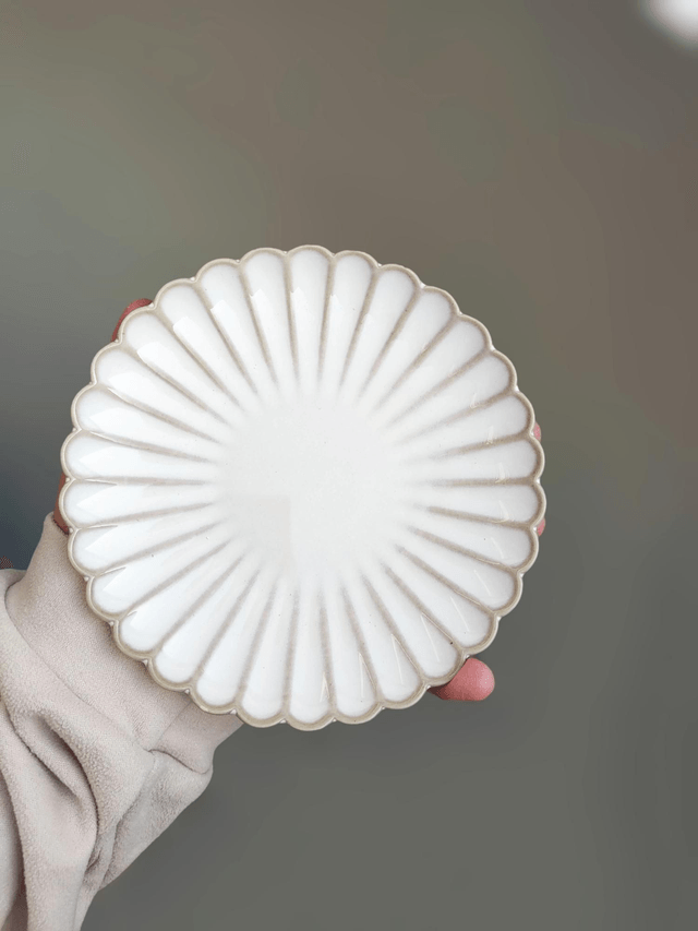 Tasse et assiette en céramique pétales blanche