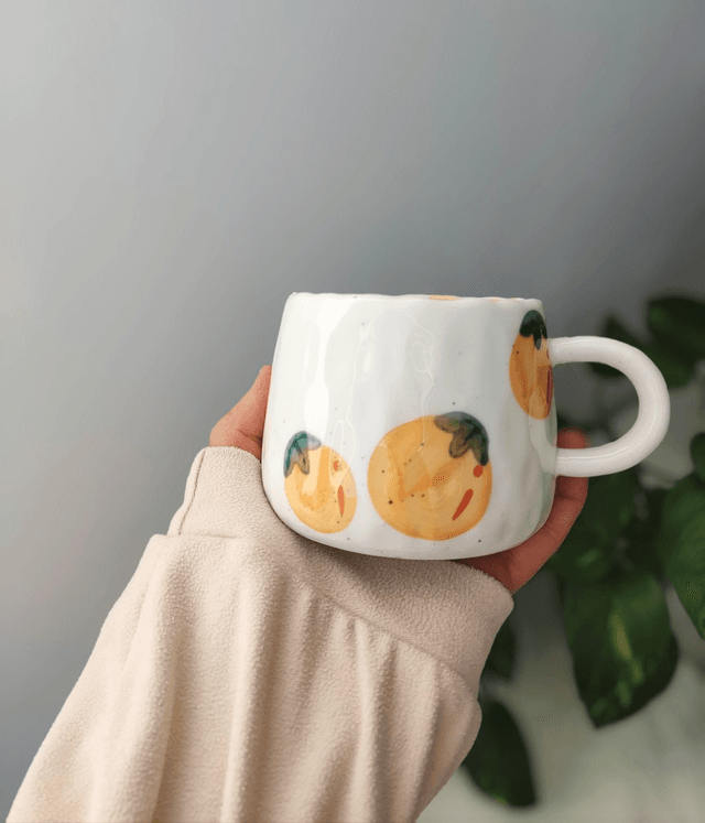 Tasse à café et assiette en porcelaine oranges