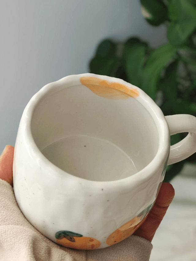 Tasse à café et assiette en porcelaine oranges