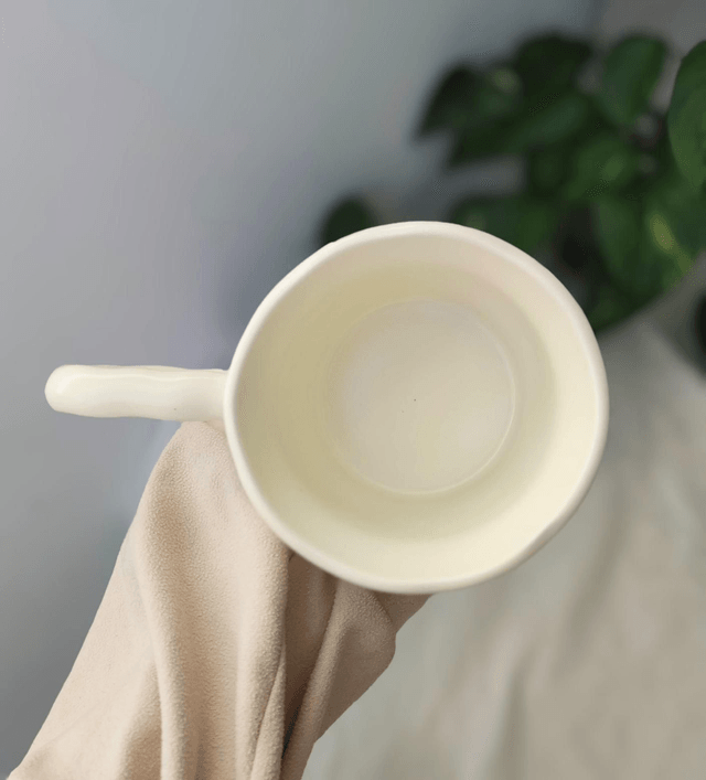 Mug en céramique ivoir avec mélangeur