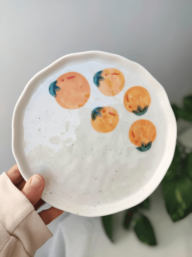 Tasse à café et assiette en porcelaine oranges